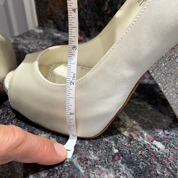 Benjamin Adams Rhiana Ivory Duchesse Silk Shoes - Picture 10 of 17